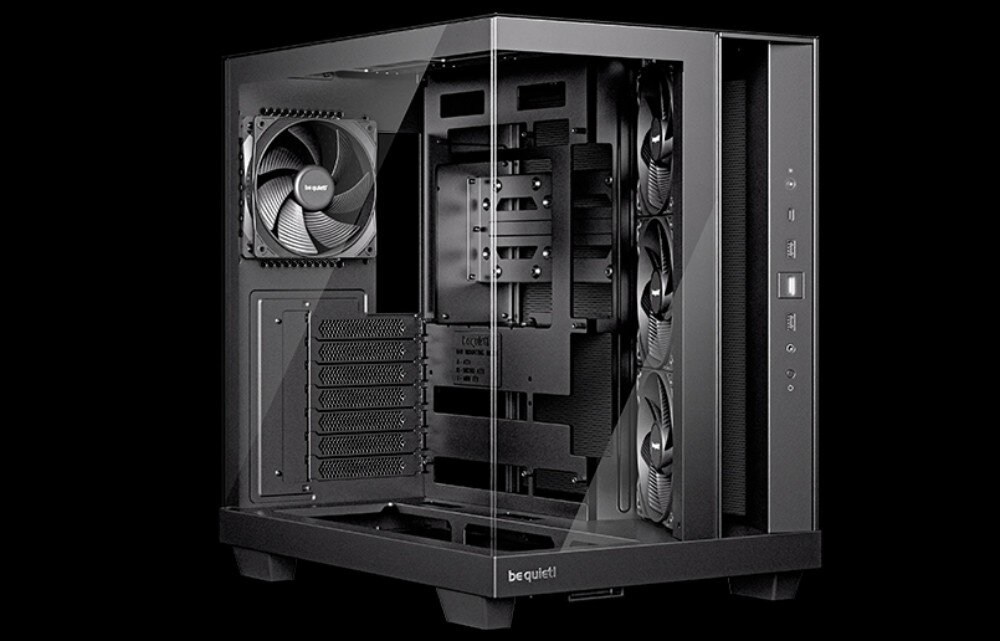 Obudowa BE QUIET! Light Base 500 Wnętrze czarnej obudowy komputerowej z panelem bocznym z hartowanego szkła, widoczny wentylator z tyłu, trzy wentylatory z boku oraz pionowy panel z przyciskami i portami z przodu