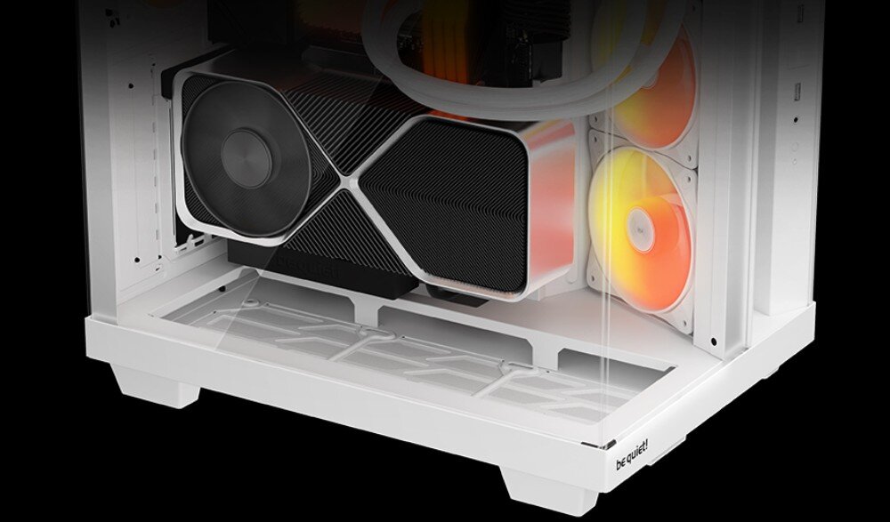 Obudowa BE QUIET! Light Base 500 LX Zbliżenie dolnej części wnętrza obudowy z kartą graficzną zamontowaną poziomo i podświetlonymi wentylatorami RGB, wnętrze, kompatybilność, podzespoły