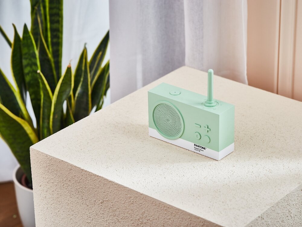 Radioodtwarzacz LEXON Tykho 3 X Pantone
            radio na stoliku klasyczna forma charakterystyczna obudowa pantone styl klasa design