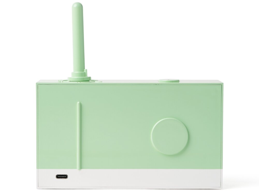 Radioodtwarzacz LEXON Tykho 3 X Pantone
            radio na białym tle lekkie poręczne akumulator czas pracy ładowanie usb-c kompaktowy