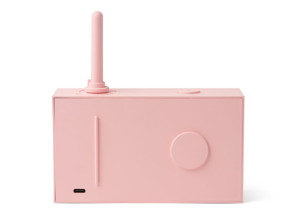 Radioodtwarzacz LEXON Tykho 3 różowy, akumulator, USB-C, 20 godzin, słuchanie, Tył radia Lexon Tykho 3, widoczny port ładowania USB-C i wypukły okrągły detal.
