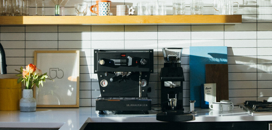 Ekspres LA MARZOCCO Linea Mini R Czarny Pro zdjęcie lifestyle Profesjonalne espresso w domu
