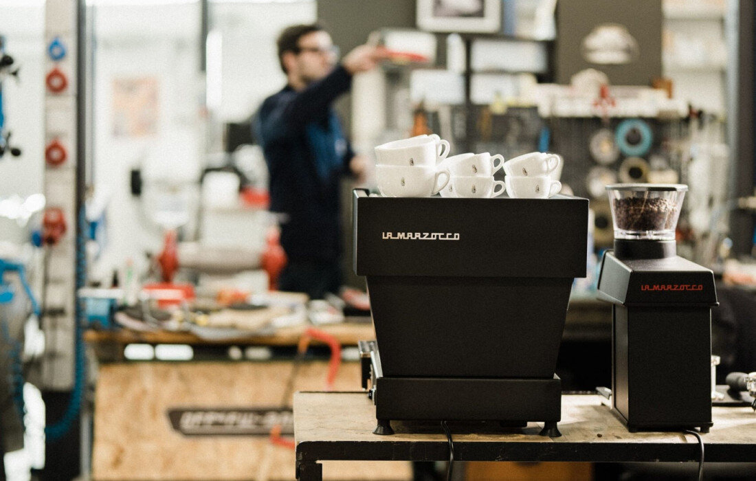 Ekspres LA MARZOCCO Linea Mini R Czarny Pro zdjęcie lifestyle Dwa bojlery wymiary szerokość wysokość głębokość