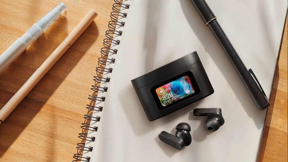 Słuchawki dokanałowe PHILIPS TAT6000BK/00 materiały z recyklingu ekologiczne opakowanie, etui z słuchawkami dokanałowymi leżące na notesie