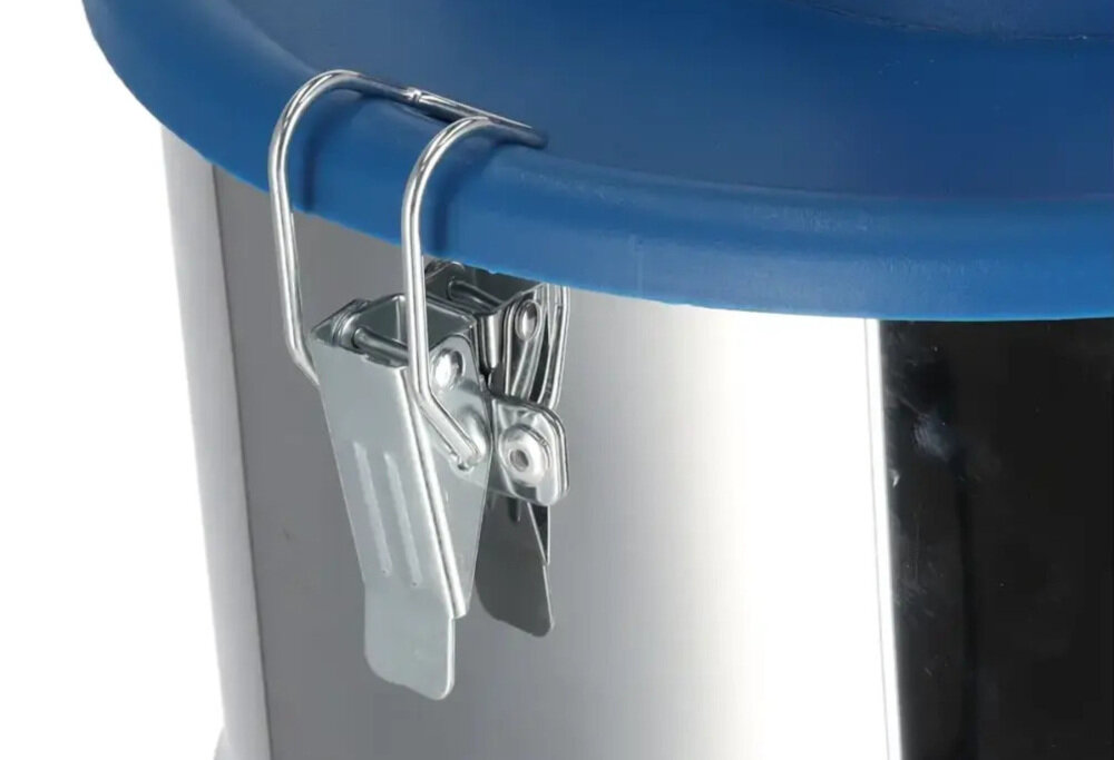 Odkurzacz przemysłowy DEDRA DED6594  Solidna konstrukcja wykonanie odporność na wysokie temperatury wytrzymałość w trudnych warunkach Metalowe zapięcia stabilna podstawa na kółkach 