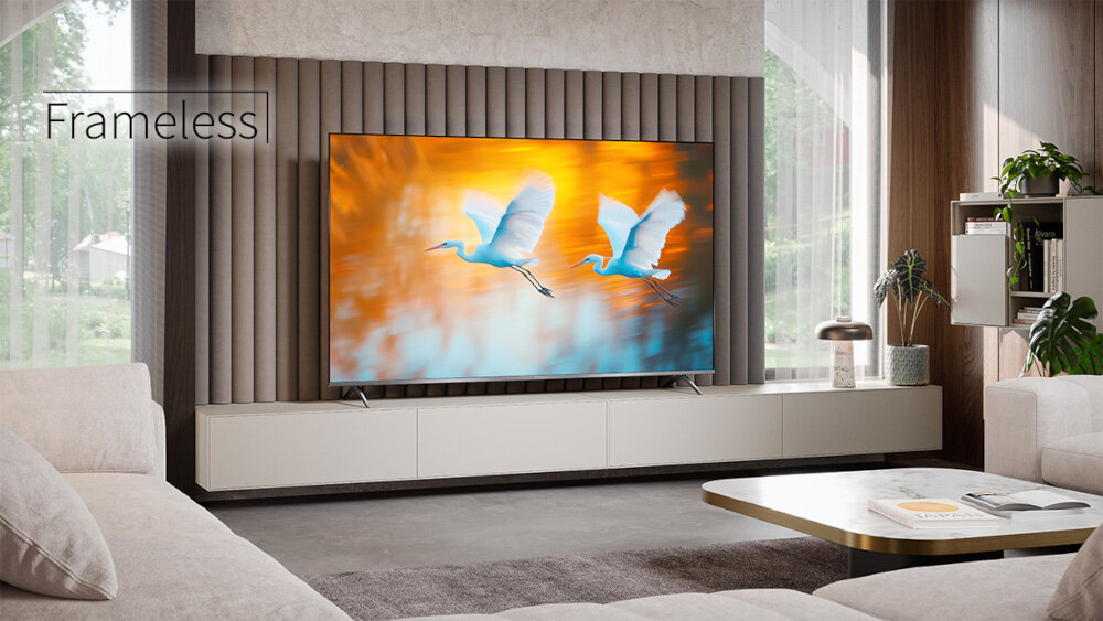 Telewizor SHARP 75JP7765E bezramkowa obudowa smukłe nóżki design, telewizor stojący na komodzie w pomieszczeniu