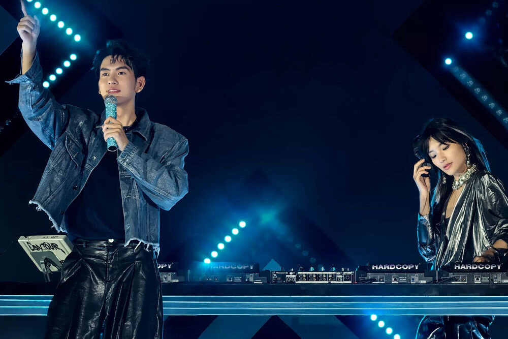 Smartfon VIVO X200 Pro 5G 16/512GB 6.78 120Hz Tytanowy funkcja Super Stage technologia HyperZoom Algorytmy super rozdzielczości kierunkowe nagrywanie dźwięku