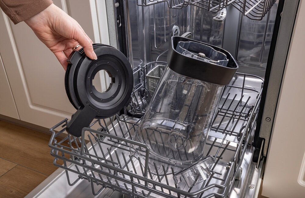 Blender kielichowy GORENJE BP1500DE możliwość mycia w zmywarce, łatwe czyszczenie, więcej czasu na odpoczynek, mniej na sprzątanie