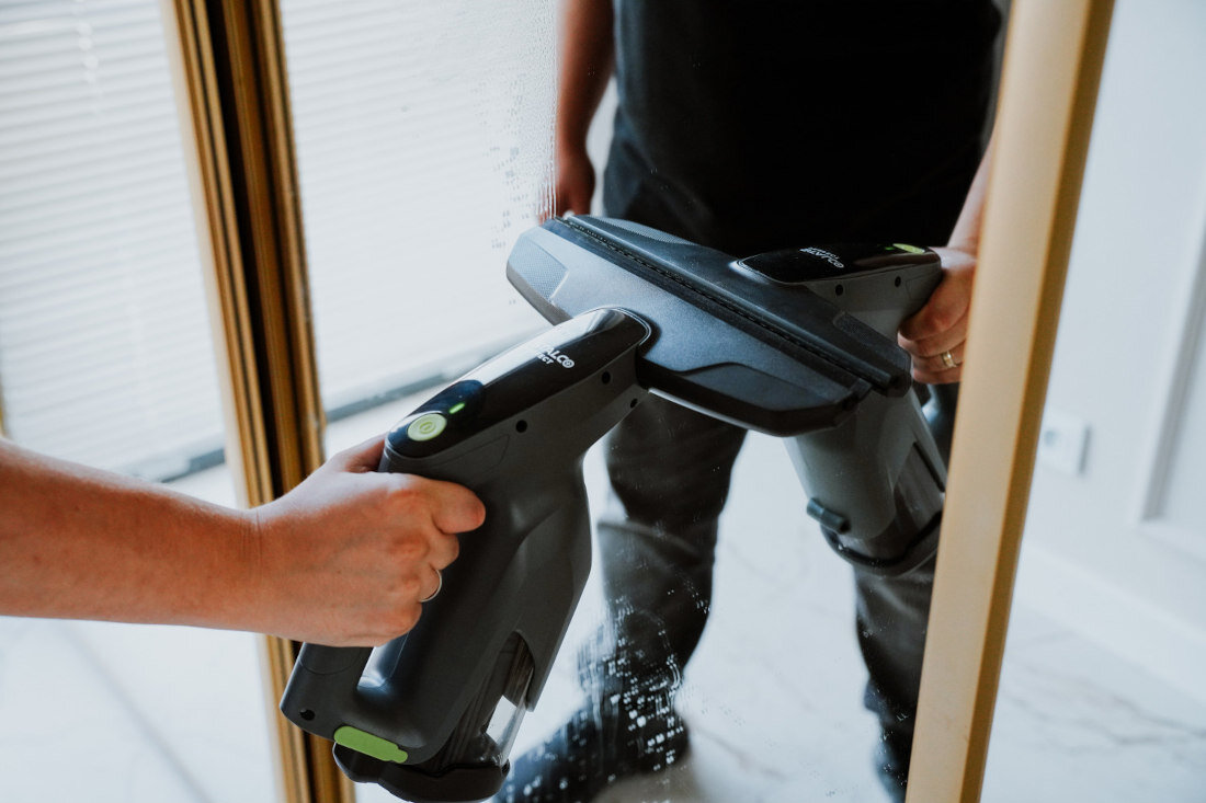 Myjka do okien STALCO PERFECT VWP100 S051998892 Bez smug i zacieków dysza ssąca z gumową listwą szerokość usuwa wodę zanieczyszczenia powierzchnia realna oszczędność czasu i wysiłku 