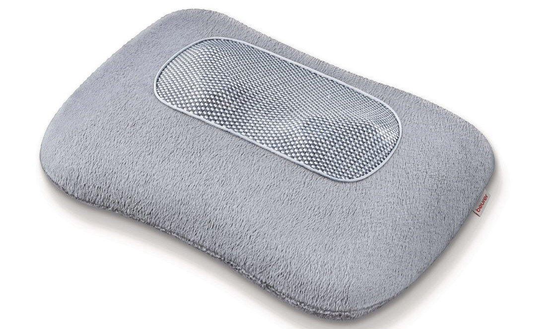 Masażer do karku BEURER MG 145 zdjęcie lifestyle Wygoda w każdym miejscu Kształt oraz regulowane paski na rzepy Łatwy do przenoszenia Niewielkie wymiary 34 × 23 × 11 cm