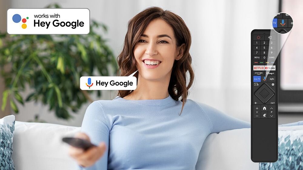 Telewizor JVC LT-50VGQ750P pilot mikrofon głosowe sterowanie Asystent Google, osoba trzymająca pilot w ręku