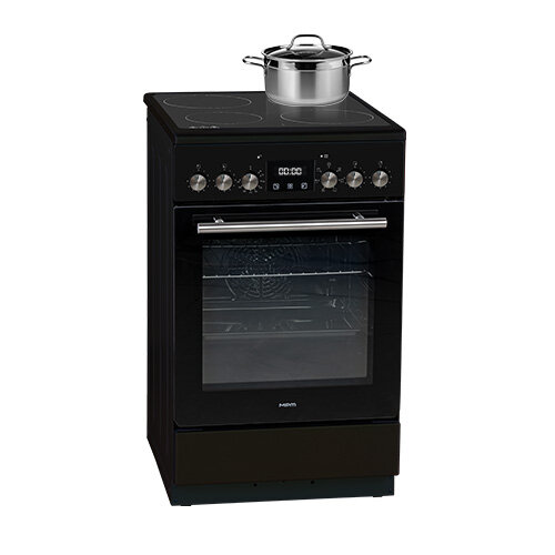 Kuchenka elektryczna z płytą ceramiczną MPM-55-KEC-41. Na płycie garnek z pokrywką.