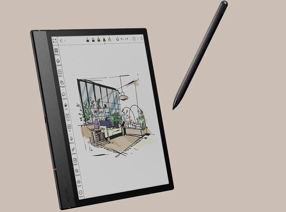 Czytnik e-booków ONYX BOOX Note Air 4 C 10.3 cala, Podświetlany ekran, Wi-Fi, Bez reklam Czarny prezentacja urządzenia na jasnym beżowym tle z włączonym ekranem obok lewitujący rysik smukła obudowa grubość waga wygoda użytkowania rysik Pen Plus gładka powierzchnia