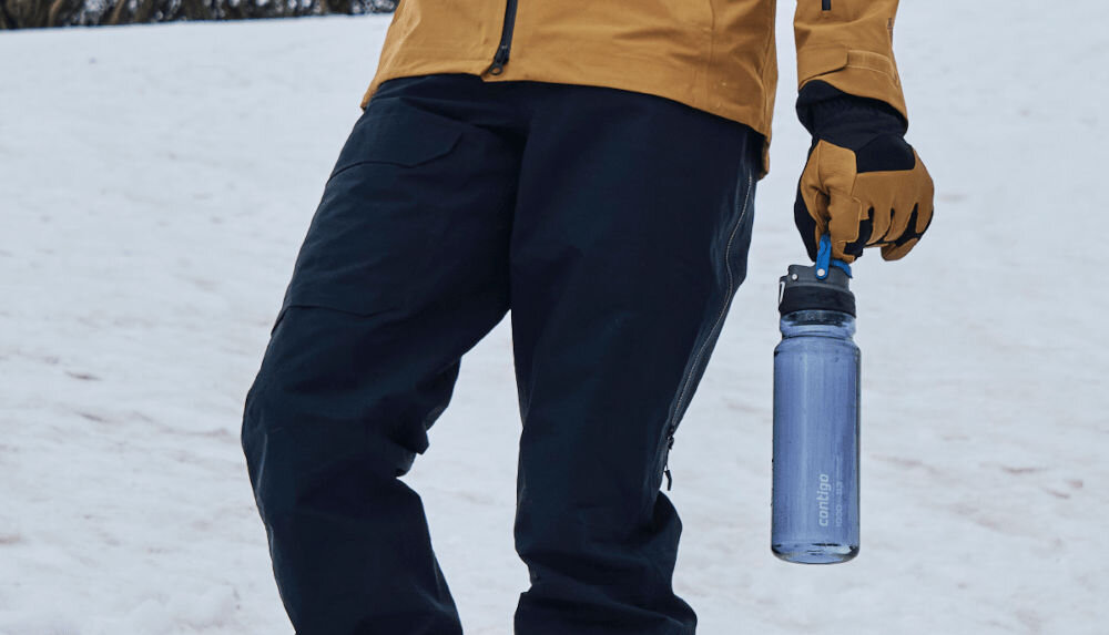 Butelka tritanowa CONTIGO Free Flow 1000 ml Niebieski tritan odporny na uderzenia i stłuczenia wolny od BPA BPS ftalanów bezpieczna dla zdrowia odporny na działanie różnych temperatur różne warunki 