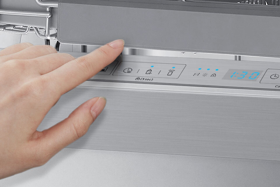 Możesz dużo szybciej wyjąć ze zmywarki czyste naczynia dzięki funkcji Speed Booster