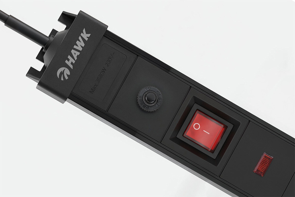 Listwa HAWK HWPS801BK (1.5 m) Czarny, bezpiecznik, tworzywo, ogień, trwałość, na białym tle listwa