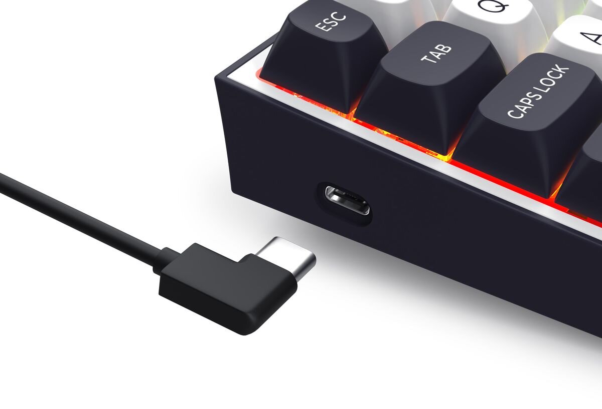 REDRAGON K717WB-RGB-PRO Alcor trzy tryby łączności: USB-C, Bluetooth oraz 2.4 GHz kabel USB-C do USB-A długości 150 cm przewodowym oraz ładowanie podczas pracy - zblizenie na port usb-c