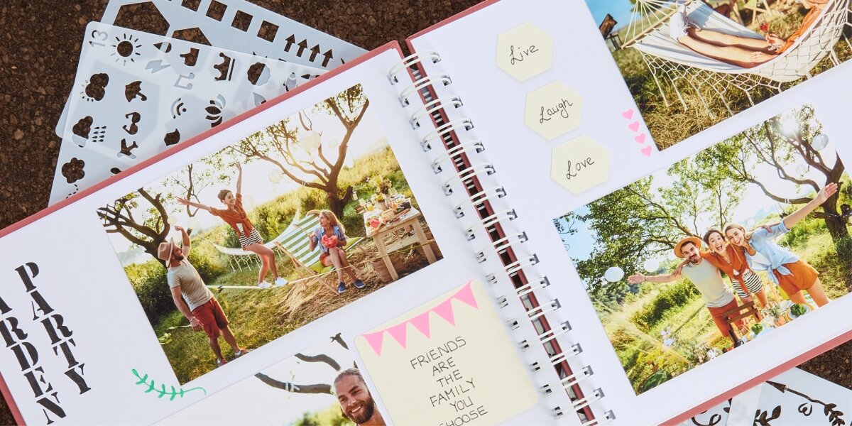 Album HAMA Fine Art 9836 Szary (50 stron) Otwarty album fotograficzny z grubymi kartami, prezentujący jakość wykonania i sposób łączenia stron.