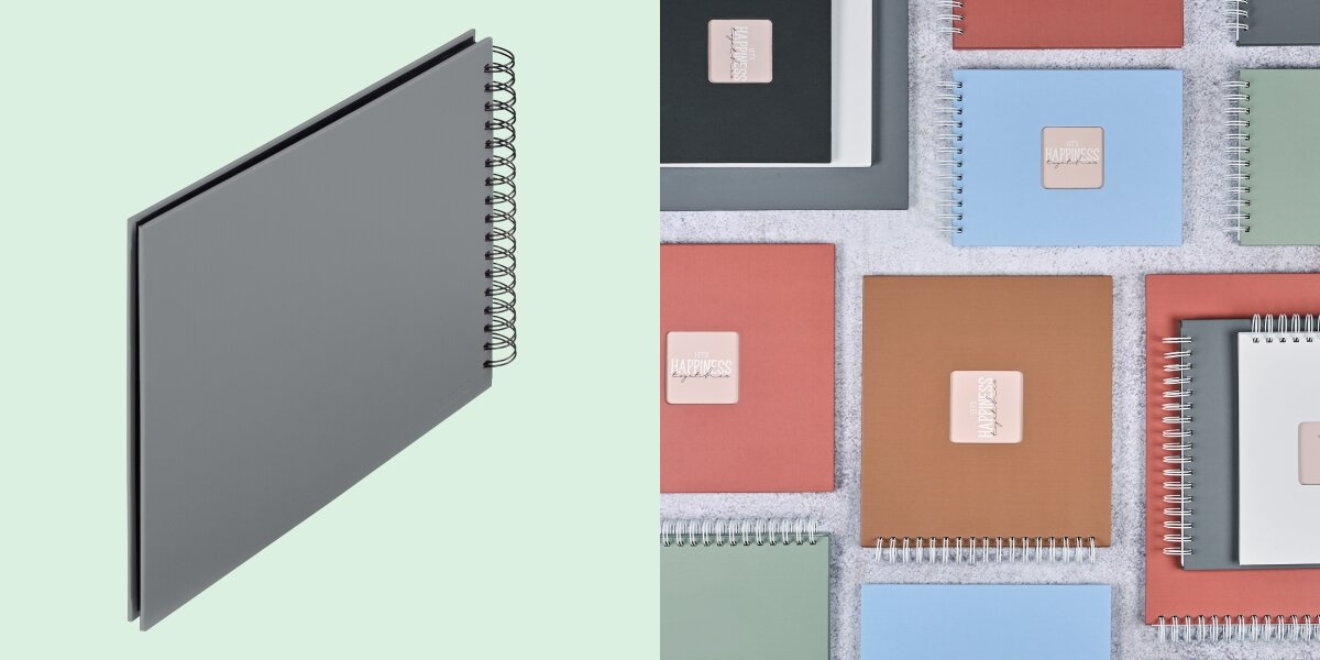 Album HAMA Fine Art 9840 Czarne kartki Szary (50 stron) Album fotograficzny zaprezentowany na tle kolekcji albumów w różnych kolorach z serii Let's Happiness Together.