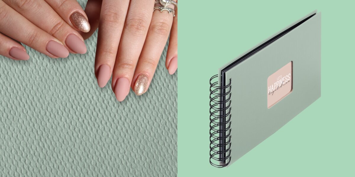 Album HAMA Fine Art 9869 Czarne kartki Szałwiowy (50 stron) Zbliżenie na fakturę okładki albumu oraz widok produktu z białą spiralą na jasnym tle.