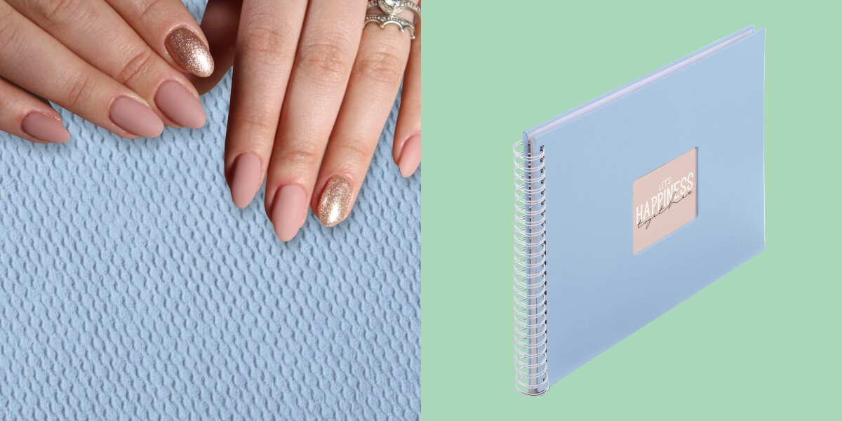 Album HAMA Fine Art Białe kartki Błękitny (50 stron) Zbliżenie na fakturę okładki albumu oraz widok produktu z białą spiralą na jasnym tle.