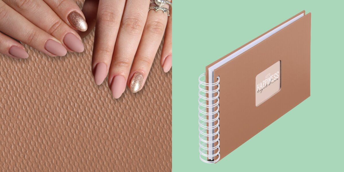 Album HAMA Fine Art Brązowy (50 stron) Zbliżenie na fakturę okładki albumu oraz widok produktu z białą spiralą na jasnym tle.