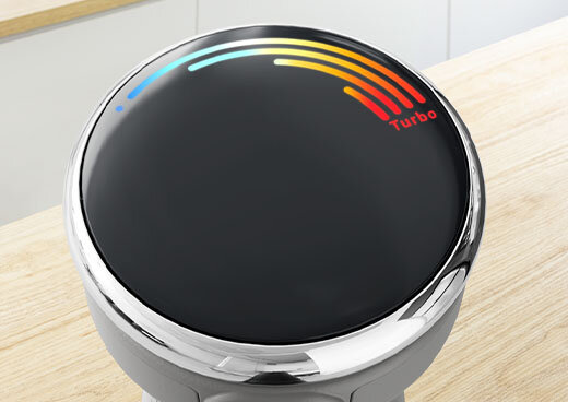 Zbliżenie na panel sterowania blendera QUICKCHEF+, kolorowy zakres prędkości z napisem TURBO.