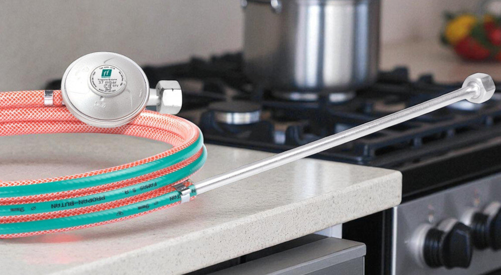 WĄŻ DO GAZU VÖGEL tło kuchnia gazowa wysokie poziom bezpieczeństwa znak propan-butan gazowy do butli 11 kg gazowy do kuchenki gazowej podłączenie butli propan-butan z certyfikatem bezpieczny do instalacji