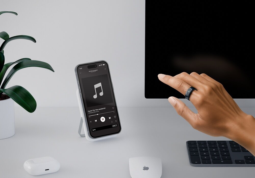 Smartring FOREVER Astral SR-100 na palcu gry sterowanie muzyka aplikacja   