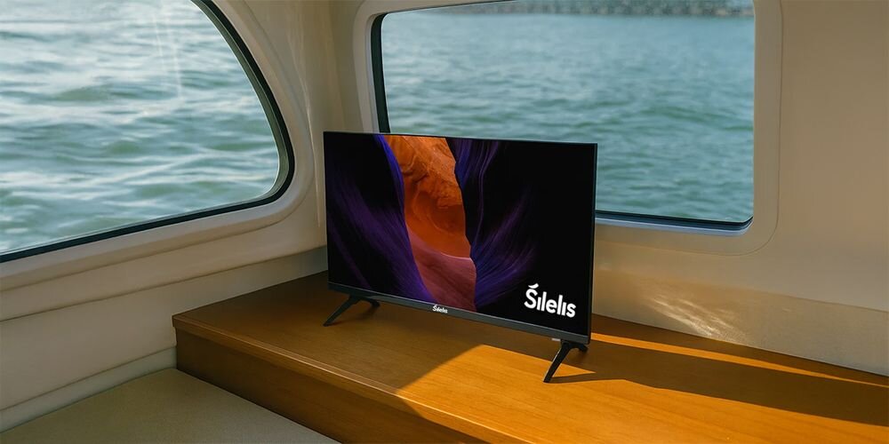 Telewizor SILELIS FHD TV-24 Slim smukła obudowa bezramkowy lekka konstrukcja montaż mobilny, telewizor stojący na blacie we wnetrzu łodzi