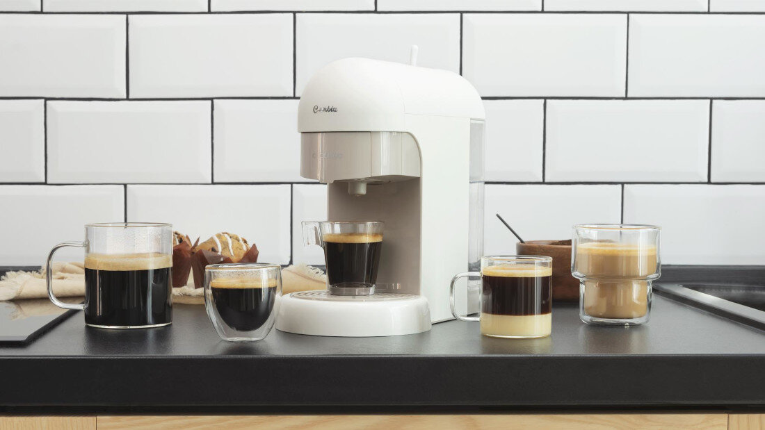 Ekspres CECOTEC Cumbia Capricciosa Biały wygląd prezentacja wizualizacja design tło Kawiarniana jakość w domu