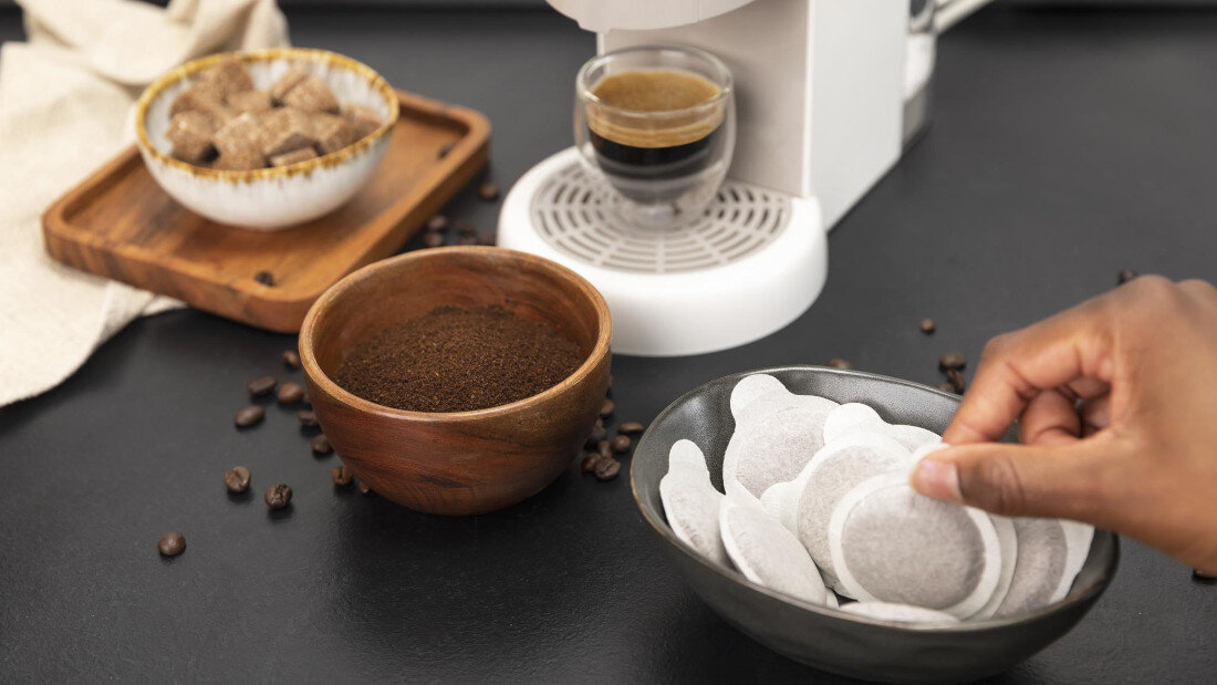 Ekspres CECOTEC Cumbia Capricciosa Biały Dwie metody parzenia Możliwość użycia kawy mielonej  saszetek ESE swoboda wybór dopasowanie parzenie kawa