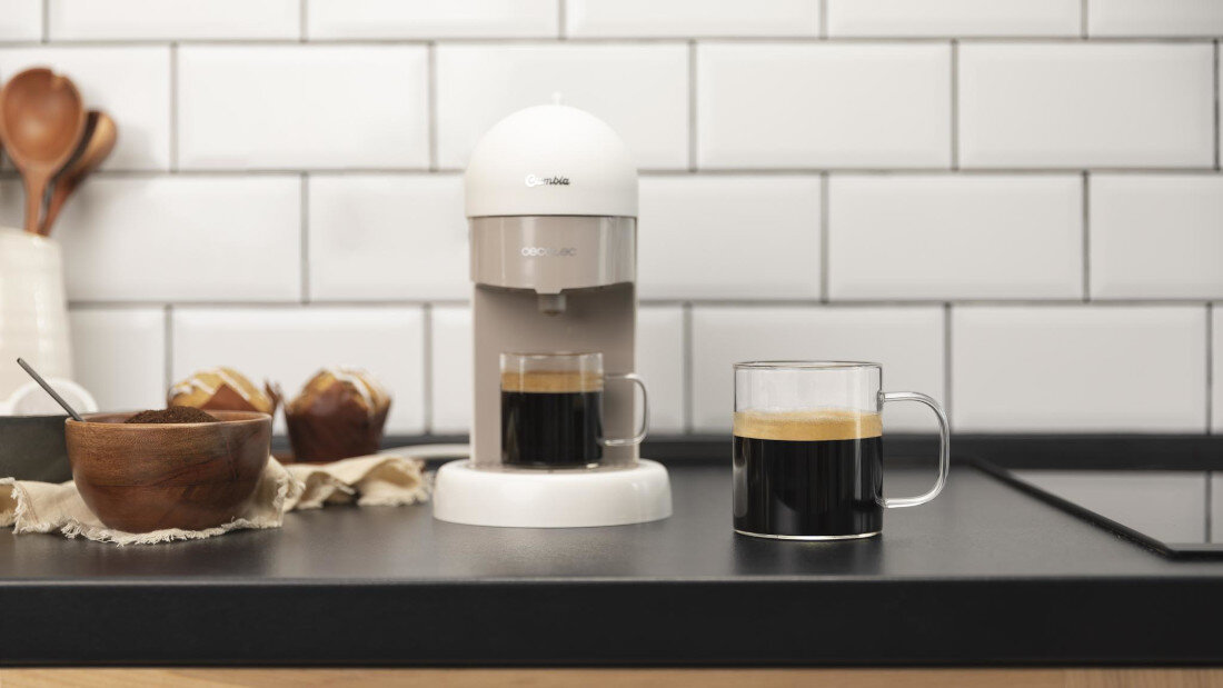 Ekspres CECOTEC Cumbia Capricciosa Czarny Pełnia aromatu kawy intensywny smak i wyrazisty aromat System ForceAroma  z ziaren i kawy mielonej głęboki smak oraz gęstą, apetyczną cremę kawa Stała jakość parzenia