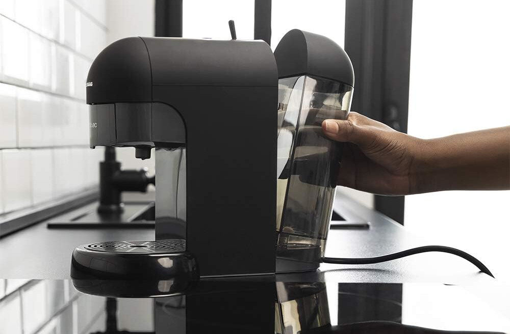 Ekspres CECOTEC Cumbia Capricciosa Czarny Wygoda na co dzień Wyjmowany zbiornik na wodę o pojemności 600 ml kontrola ilość woda napełnienie pojemność pozwala przygotować kilka kaw