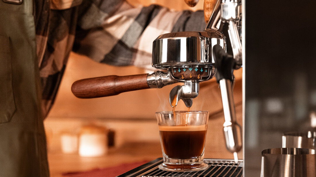 Ekspres CECOTEC Baristeo Classic Pełnia aromatu espresso Włoska pompa o ciśnieniu 15 barów Force Aroma kawa  przygotowanie espresso staje się proste