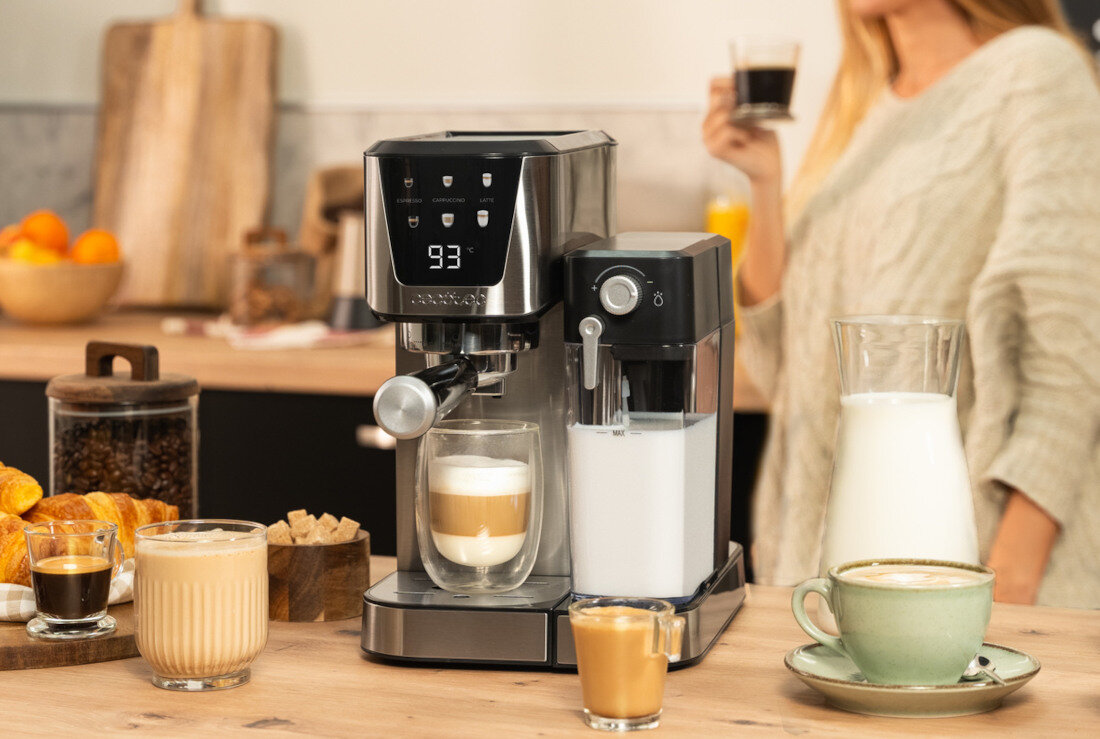 Ekspres CECOTEC Power Espresso 20 Cream Srebrny Kawa jak z kawiarni w domu wygląd prezentacja wizualizacja design tło