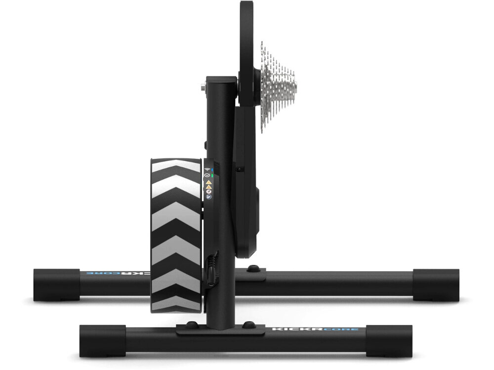 Trenażer rowerowy WAHOO Kickr Core 2 WFBKTR125-11S1128 trenażer na białym tle widoczny od tyłu maksymalna moc do 1800 W symulacja nachylenia od -10 do +16% pomiar parametrów jest dokładny w granicach ±2% pas napędowy oferuje płynną pracę realistyczny trening efektywną jazdę