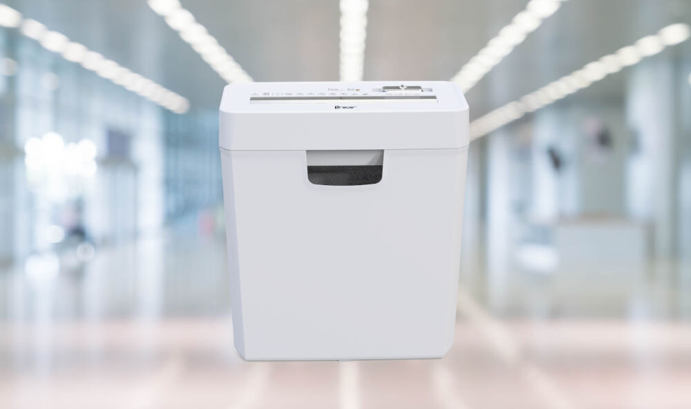 Niszczarka TRACER Razor 3 10 L, P-2, Paski, Automatyczny Start/Stop, Funkcja cofania Biały prezentacja niszczarki na rozmazanym tle biura