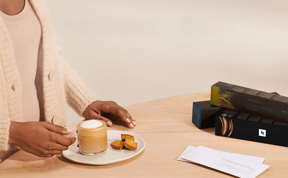 Ekspres DELONGHI Nespresso Gran Lattissima EN640.B Czarny zestaw kapsułki