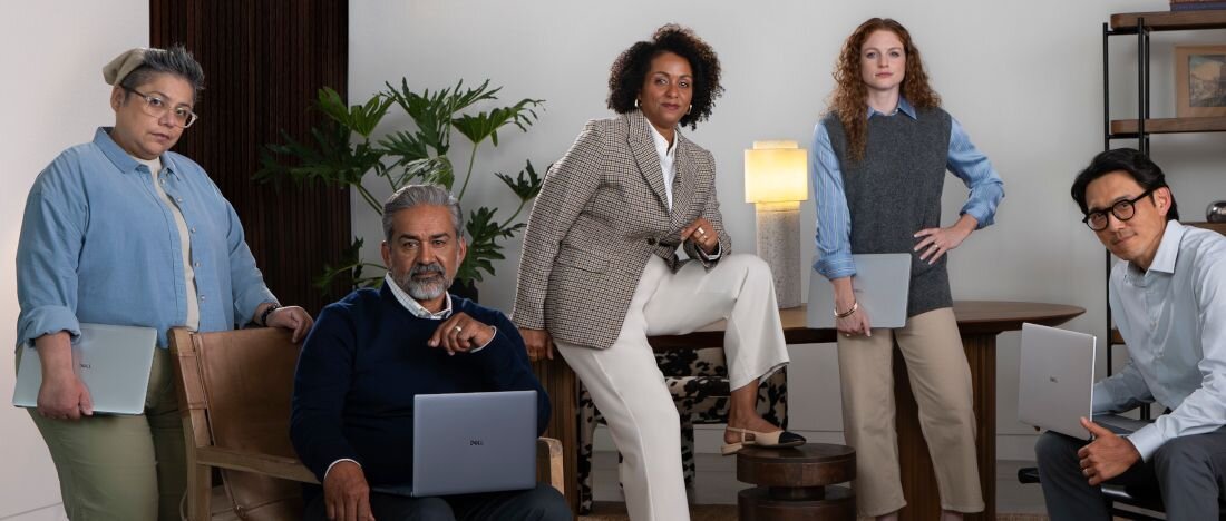 DELL Pro 13 Plus z profesjonalistami w różnych środowiskach pracy - od biura po gabinet i kawiarnie, pokazując rozszerzalną pamięć RAM dla mobilnych profesjonalistów - RAM LPDDR5X 8533 MHz 