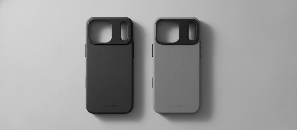 Dwa etui do iPhone 17 Pro ustawione obok siebie na jasnym tle: ciemnoszare i jasnoszare, z dużym prostokątnym wycięciem na moduł aparatu.