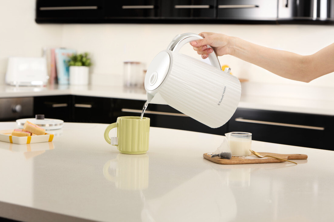 Czajnik RUSSELL HOBBS Eden 27360-70 Biały Wysoka funkcjonalność pojemność moc woda kolor kolorystyka użytkowanie ilość napoje kawa herbata woda