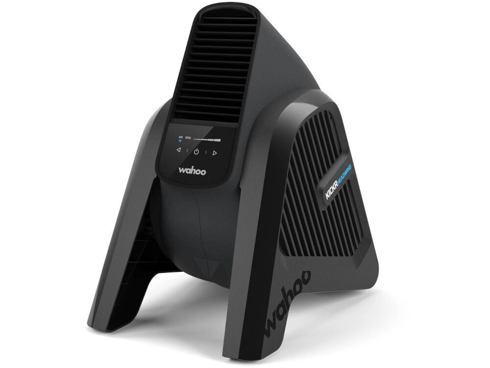 Wentylator WAHOO Kickr Headwind Smart WFBKTR7EU wentylator na białym tle widoczny od przodu pod skosem komfort podczas treningu wsparcie podczas ćwiczeń chłodzenie