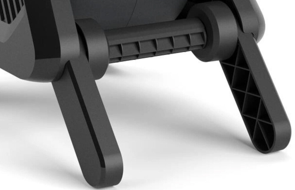 Wentylator WAHOO Kickr Headwind Smart WFBKTR7EU białe tło zbliżenie na nóżi regulowane nogi w dwóch pozycjach można precyzyjnie ustawić nachylenie wentylatora stabilna podstawa niewielkie wymiary 48,2 x 45,7 cm solidna konstrukcja pewne oparcie i bezpieczeństwo