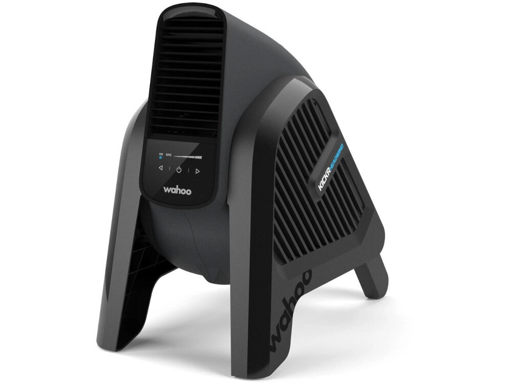Wentylator WAHOO Kickr Headwind Smart WFBKTR7EU wentylator na białym tle widoczny od przodu pod skosem łączność Bluetooth lub ANT+ integracja z domowym stanowiskiem treningowym spójne działanie kompatybilny z biurkiem WAHOO Kickr Desk