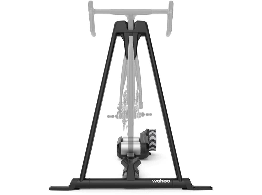 Trenażer rowerowy WAHOO Kickr Rollr Smart Trainer V2 WFBKTR9B treneżer na białym tle widok od przodu na trenażerze zarys roweru maksymalna moc do 1500 W symuluje nachylenie od 0 do 10% pozwala realistycznie odwzorować zróżnicowane warunki terenowe sterowanie obciążeniem odbywa się automatycznie przez aplikację lub licznik ELEMNT
