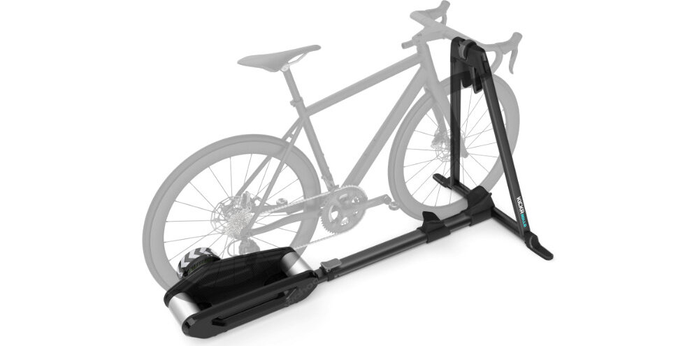 Trenażer rowerowy WAHOO Kickr Rollr Smart Trainer V2 WFBKTR9B treneżer na białym tle widok od tyłu pod skosem na trenażerze zarys roweru obsługuje koła 700c i opony o szerokości do 53 mm użytkownik może trenować na jednym urządzeniu z wieloma rowerami