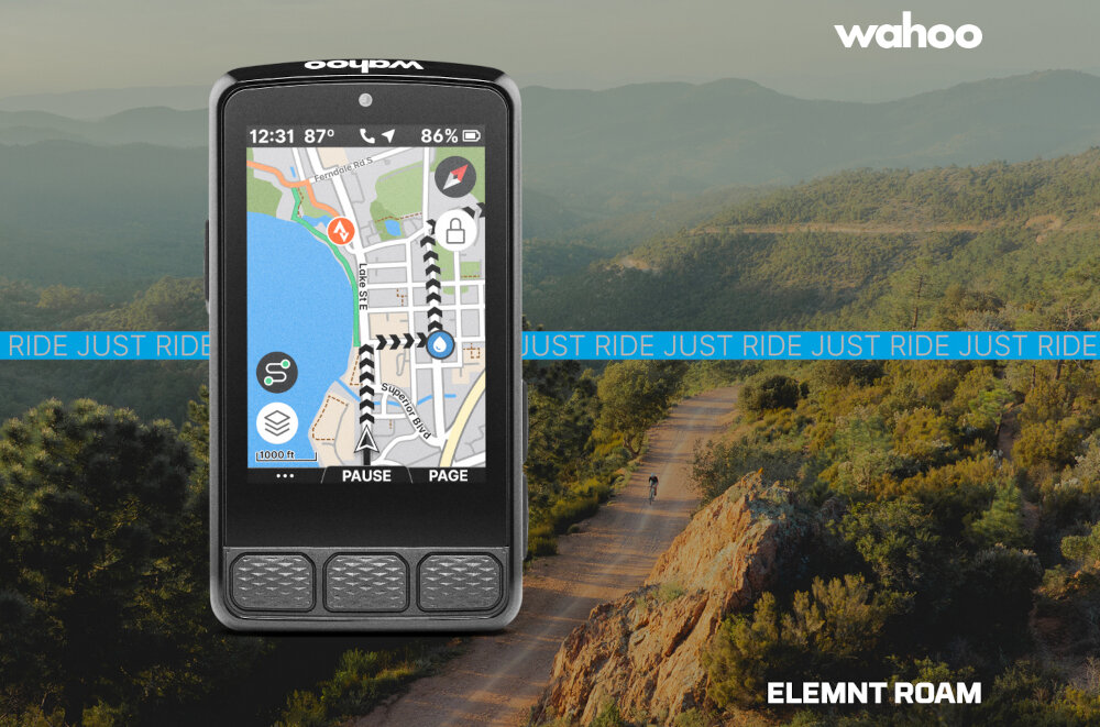 Nawigacja rowerowa WAHOO Elemnt Roam 3 WFCC8 rozmyte tło las droga na pierwszym planie nawigacja widoczna od przodu łączność Bluetooth 5.0, ANT+ i Wi-Fi z Wahoo App TrainingPeaks czy TrainerRoad synchronizacja danych monitorowanie wyników w czasie rzeczywistym