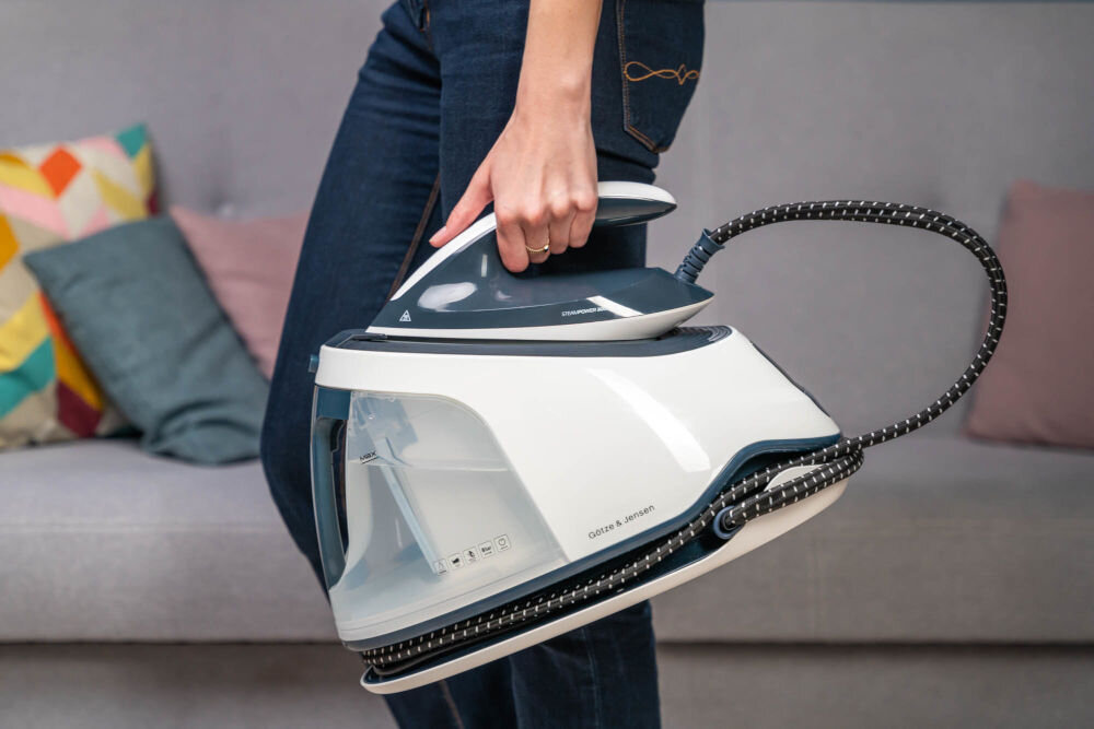 Generator pary GÖTZE & JENSEN SG900 trzymana w ręce lekka niska waga żelazko 600 gram łatwe manewrowanie