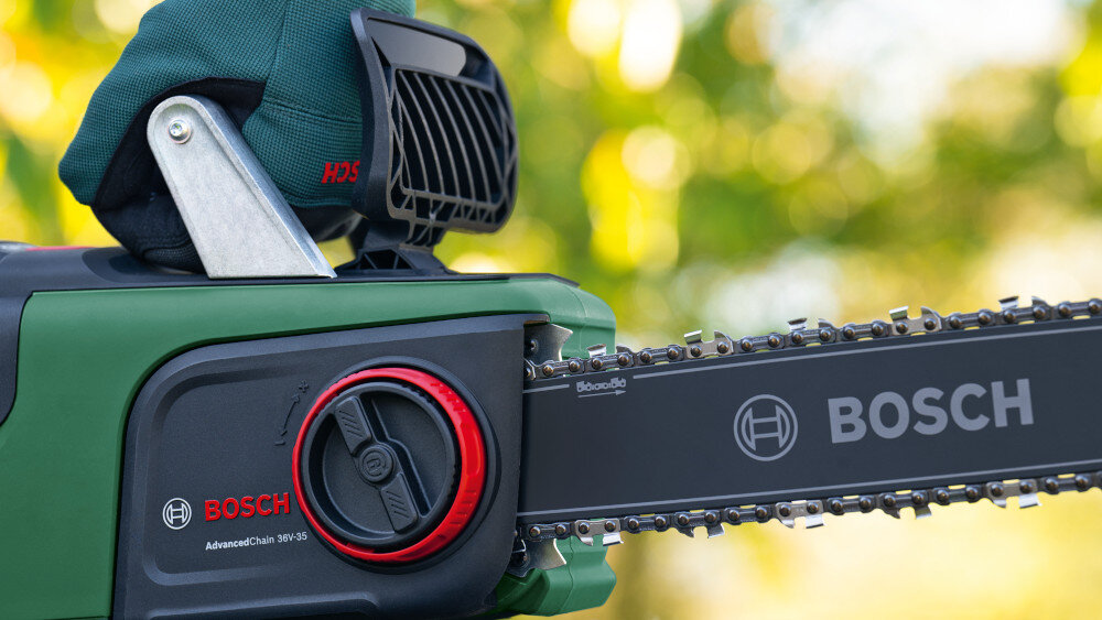 Piła akumulatorowa BOSCH AdvancedChain 36V-35-40 06008B8600 technologia automatycznego smarowania lancucha lancuch nasmarowany za kazdym razem zywotnosc urzadzenia sie wydluzy